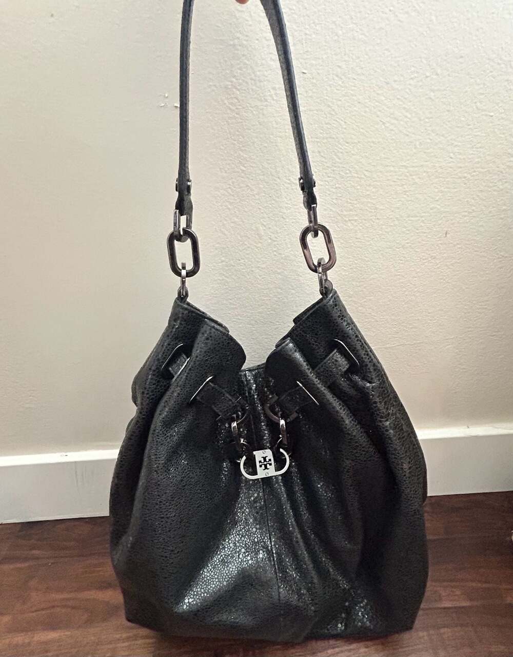 Tory Burch Natalya Black Crackle Leather Hobo Shoulder Bag Urban Chain Witch EUC - Picture 3 of 15